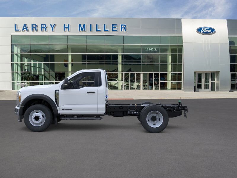 2025 Ford F-600 photo 3