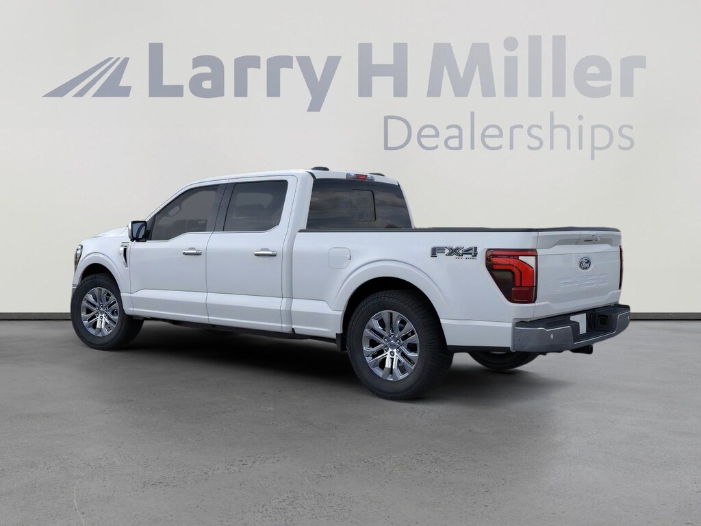 New 2025 Ford F-150 LARIAT 4WD SuperCrew 5-1/2' Box V6 Engine