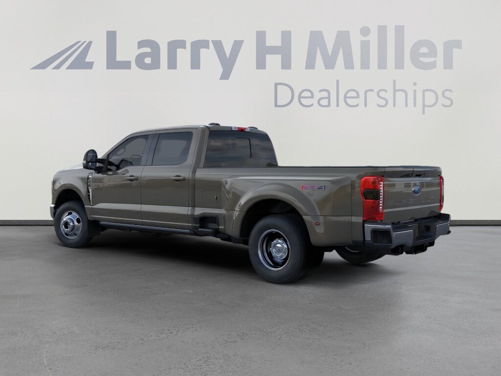 New 2026 Ford Super Duty F-350 DRW LARIAT 4WD Crew Cab 8' Box V8 Engine
