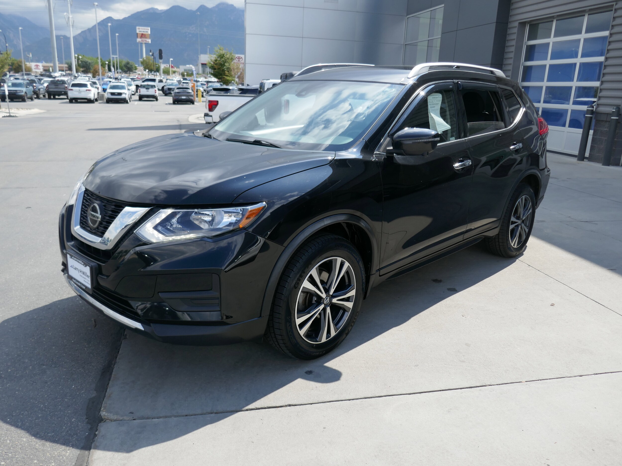 2019 Nissan Rogue SV photo 4