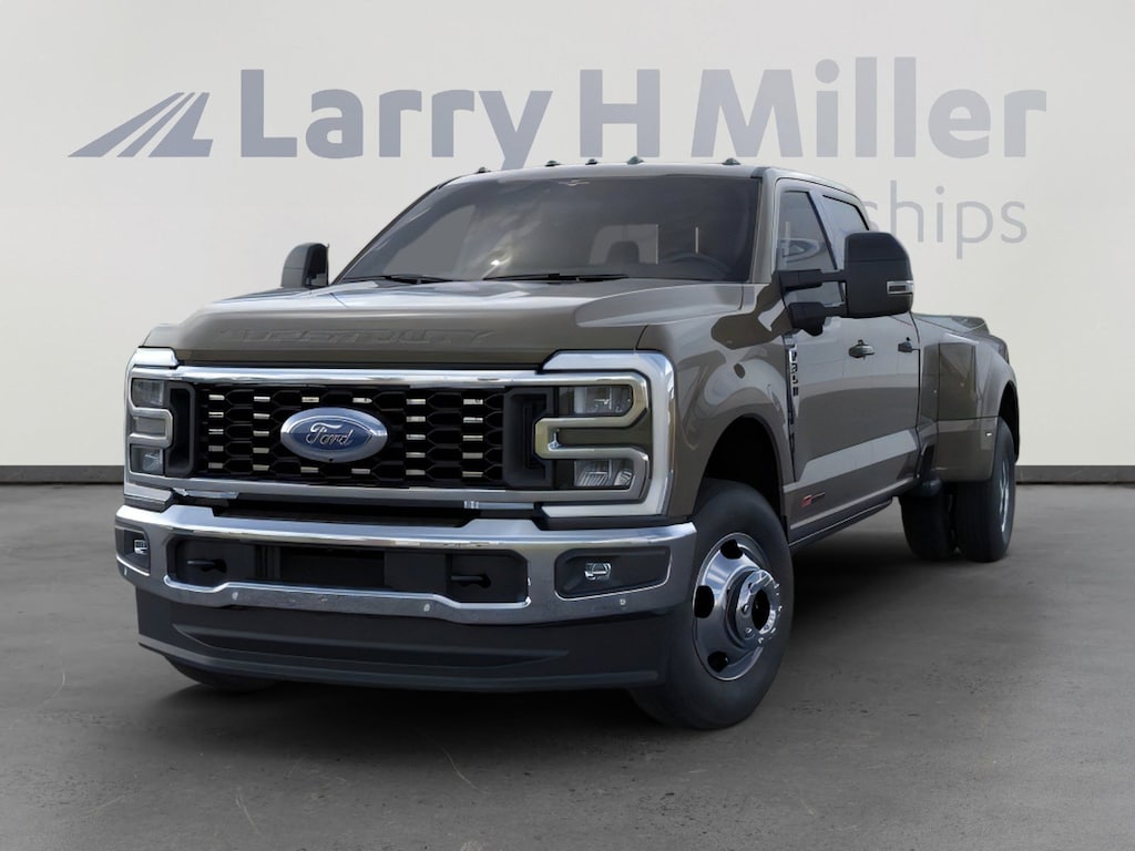 New 2026 Ford Super Duty F-350 DRW LARIAT 4WD Crew Cab 8' Box V8 Engine