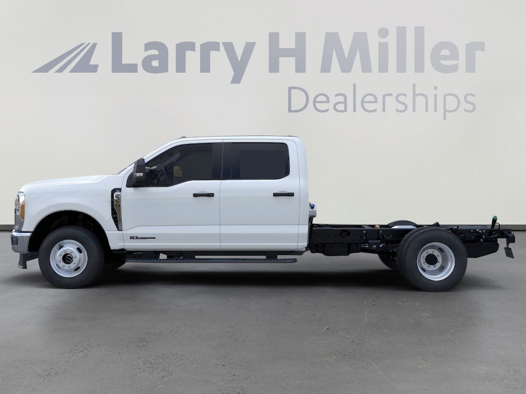 New 2026 Ford Super Duty F-350 DRW XL 4WD Crew Cab 179" WB 60" CA V8 Engine