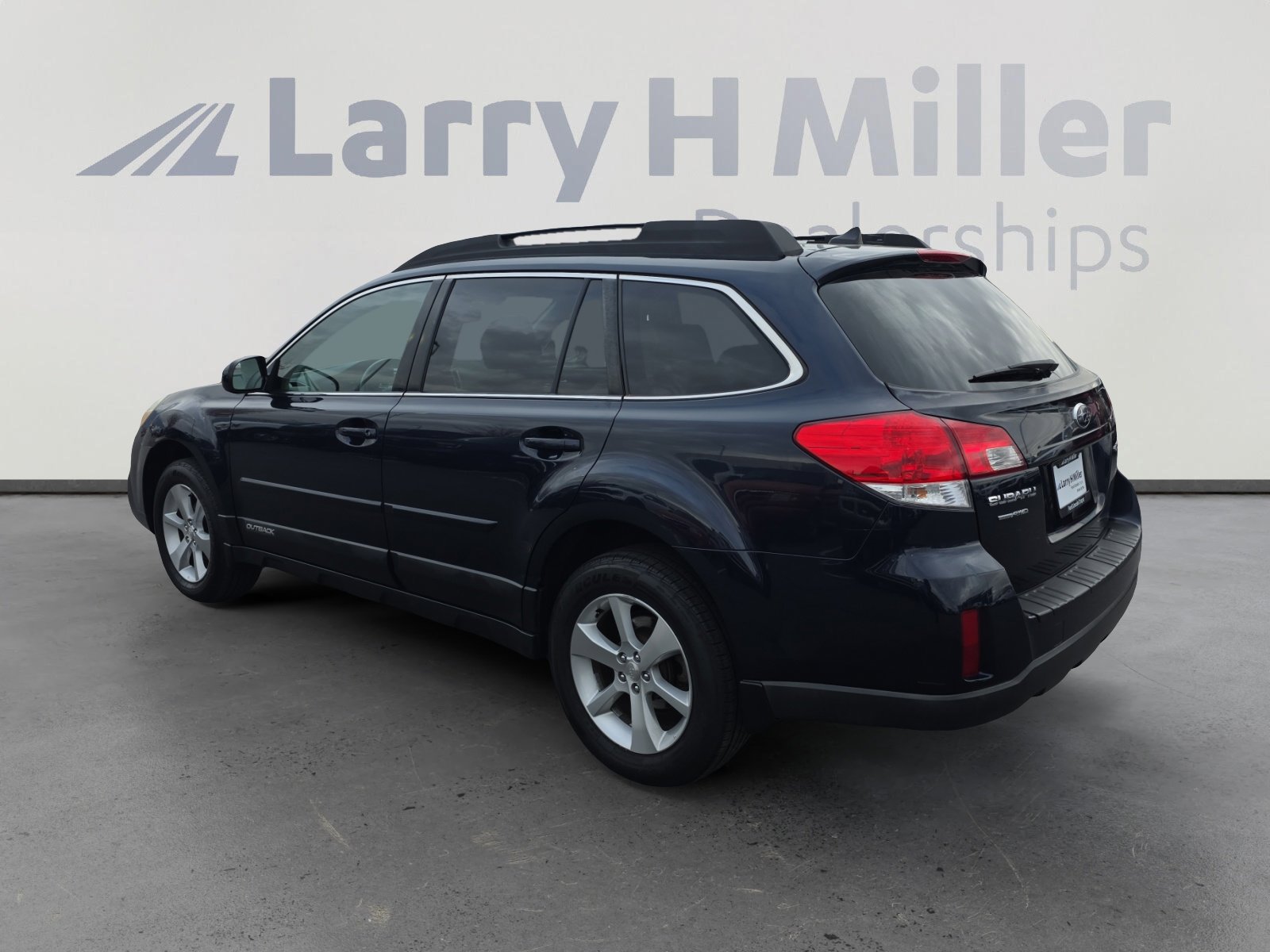 2013 Subaru Outback 2.5i Limited photo 2