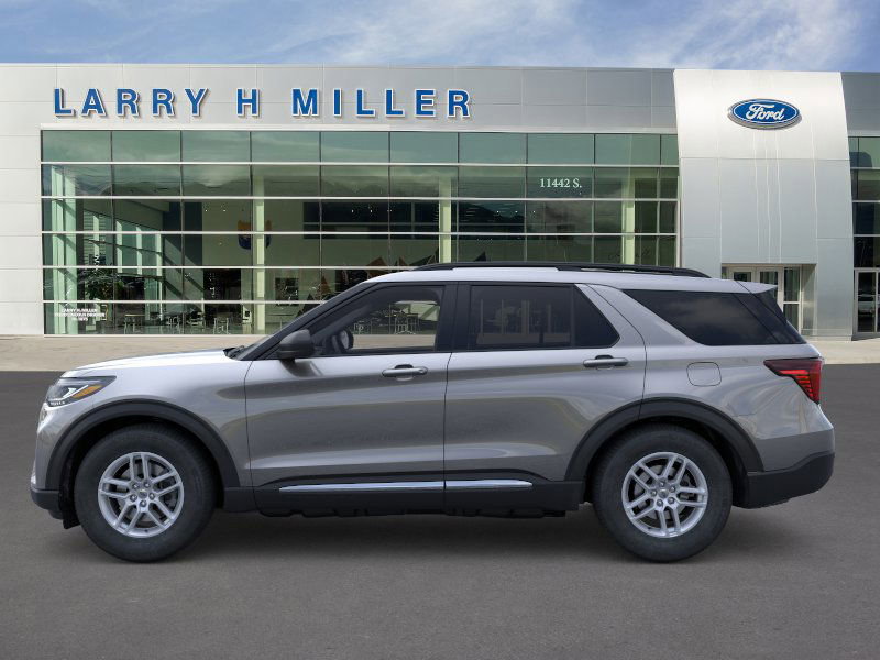 2025 Ford Explorer photo 2