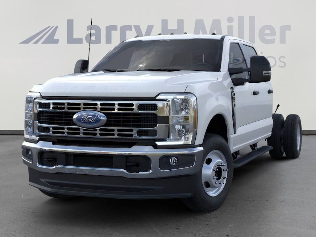 New 2026 Ford Super Duty F-350 DRW XL 4WD Crew Cab 179" WB 60" CA V8 Engine