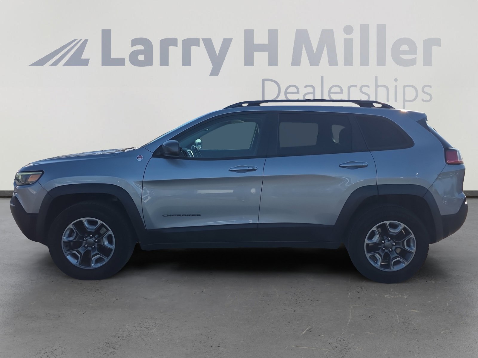 2019 Jeep Cherokee Trailhawk photo 2