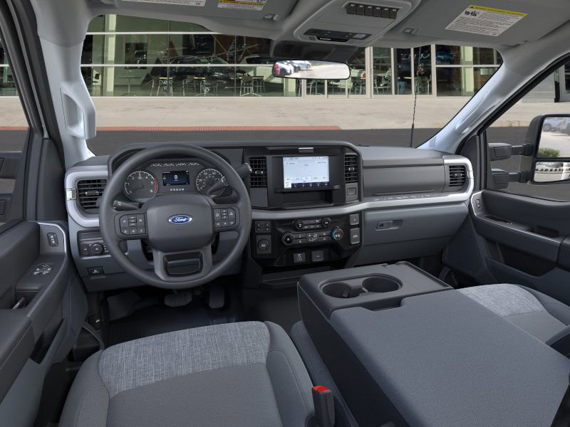2025 Ford F-550 Super Duty Chassis Cab XLT - Photo 9