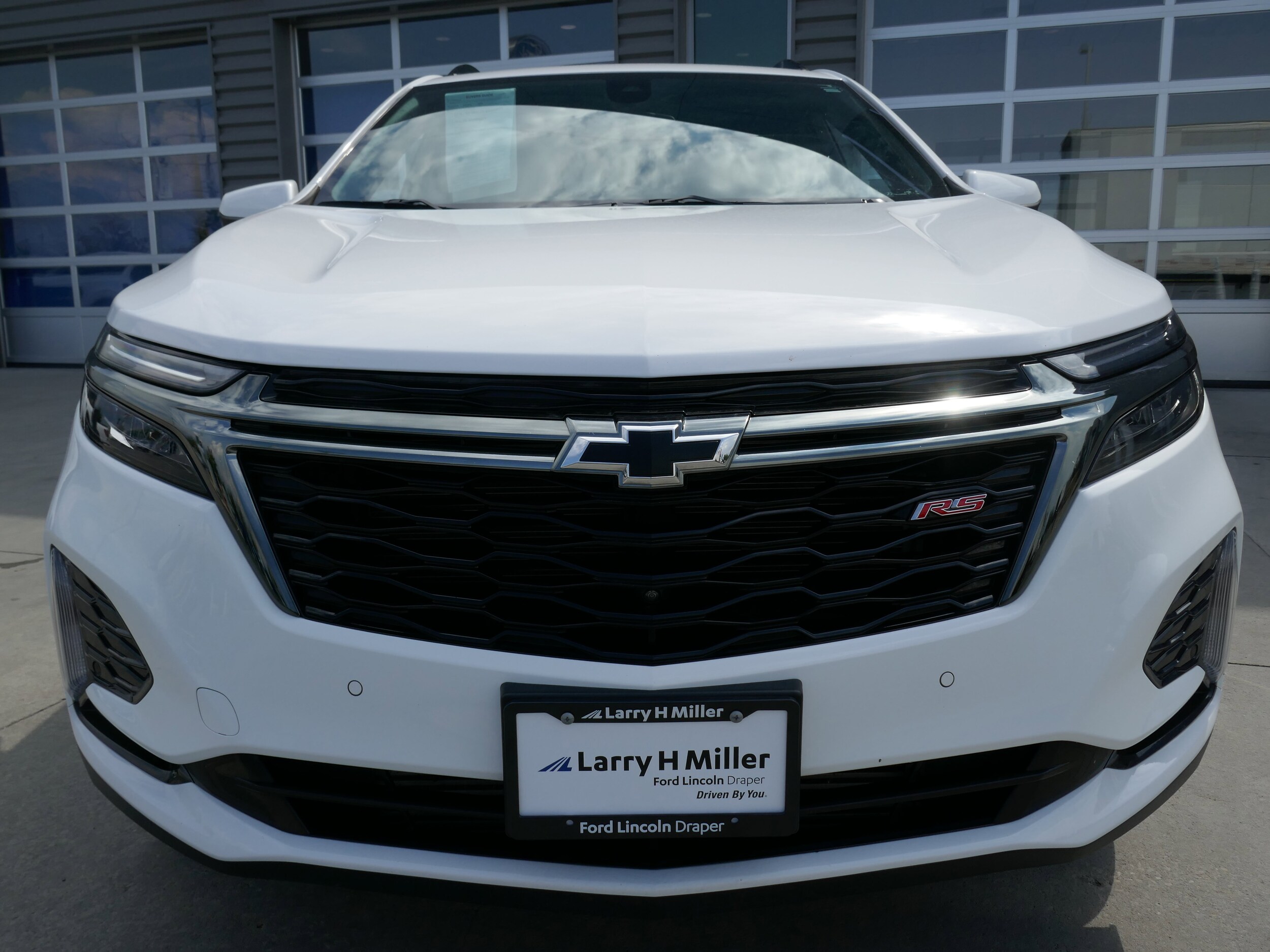 2023 Chevrolet Equinox RS photo 2