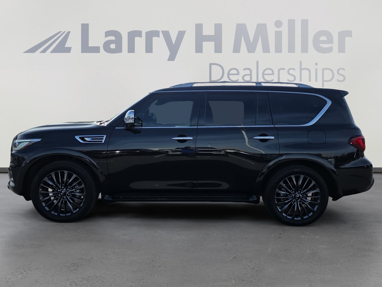 2022 Infiniti QX80 Sensory photo 2