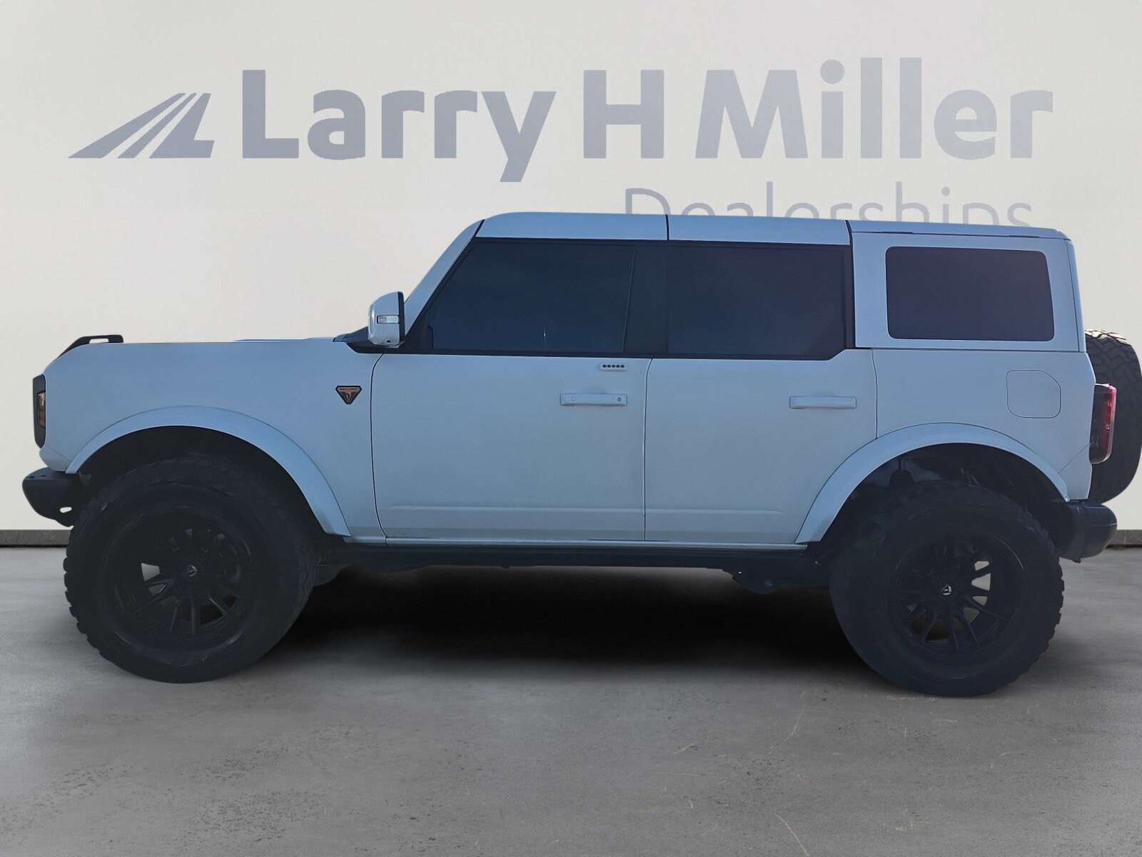 2023 Ford Bronco Badlands photo 2