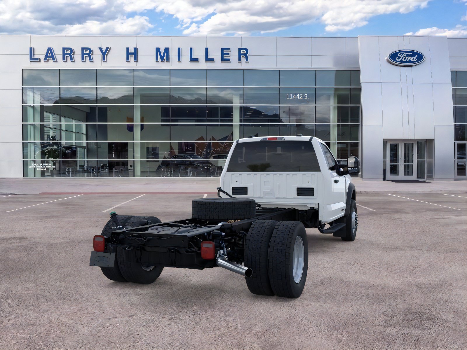 2025 Ford F-550 Super Duty Chassis Cab XL - Photo 8