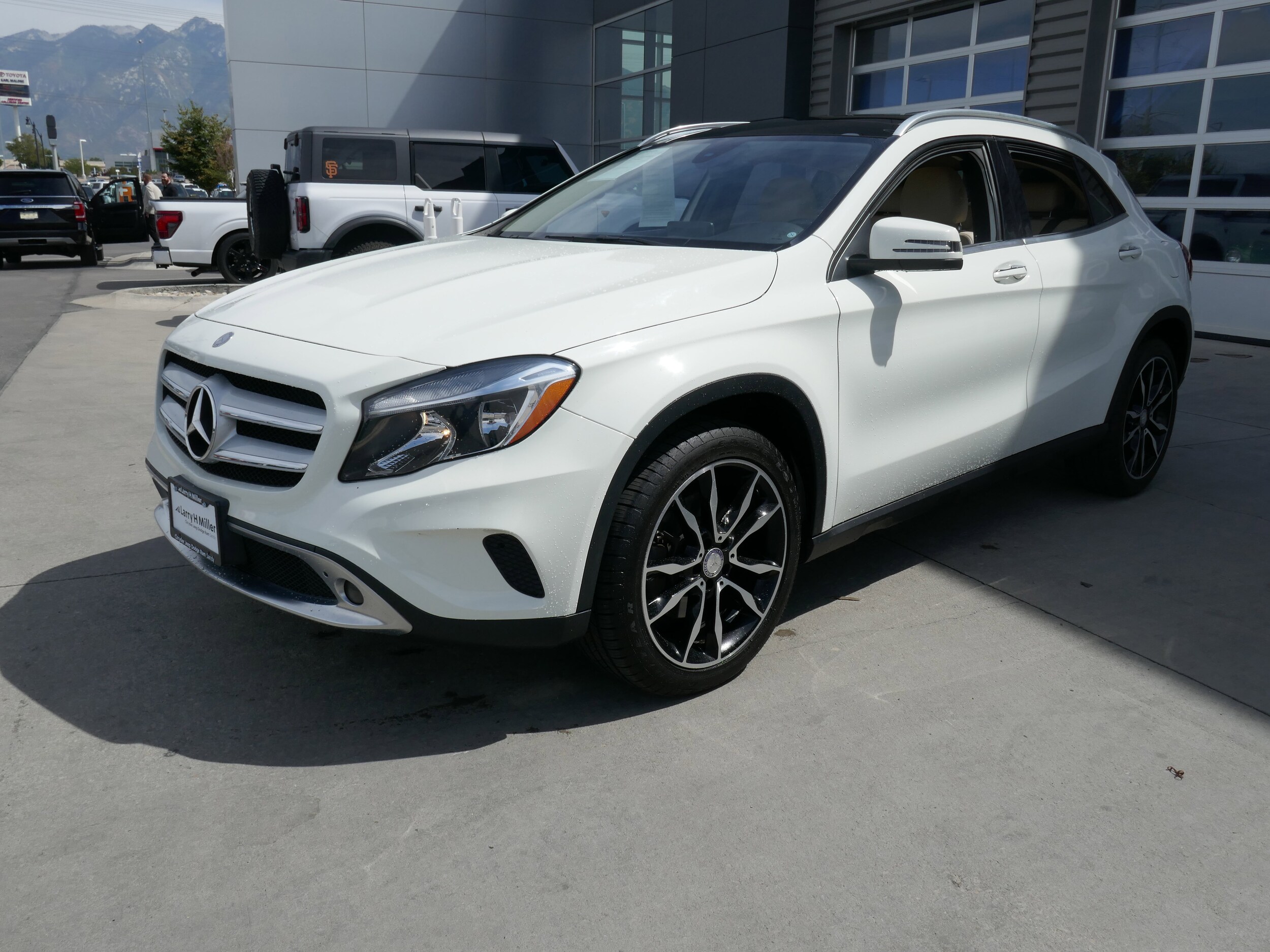 2017 Mercedes Benz GLA 250 photo 3