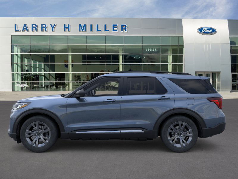 2025 Ford Explorer photo 3