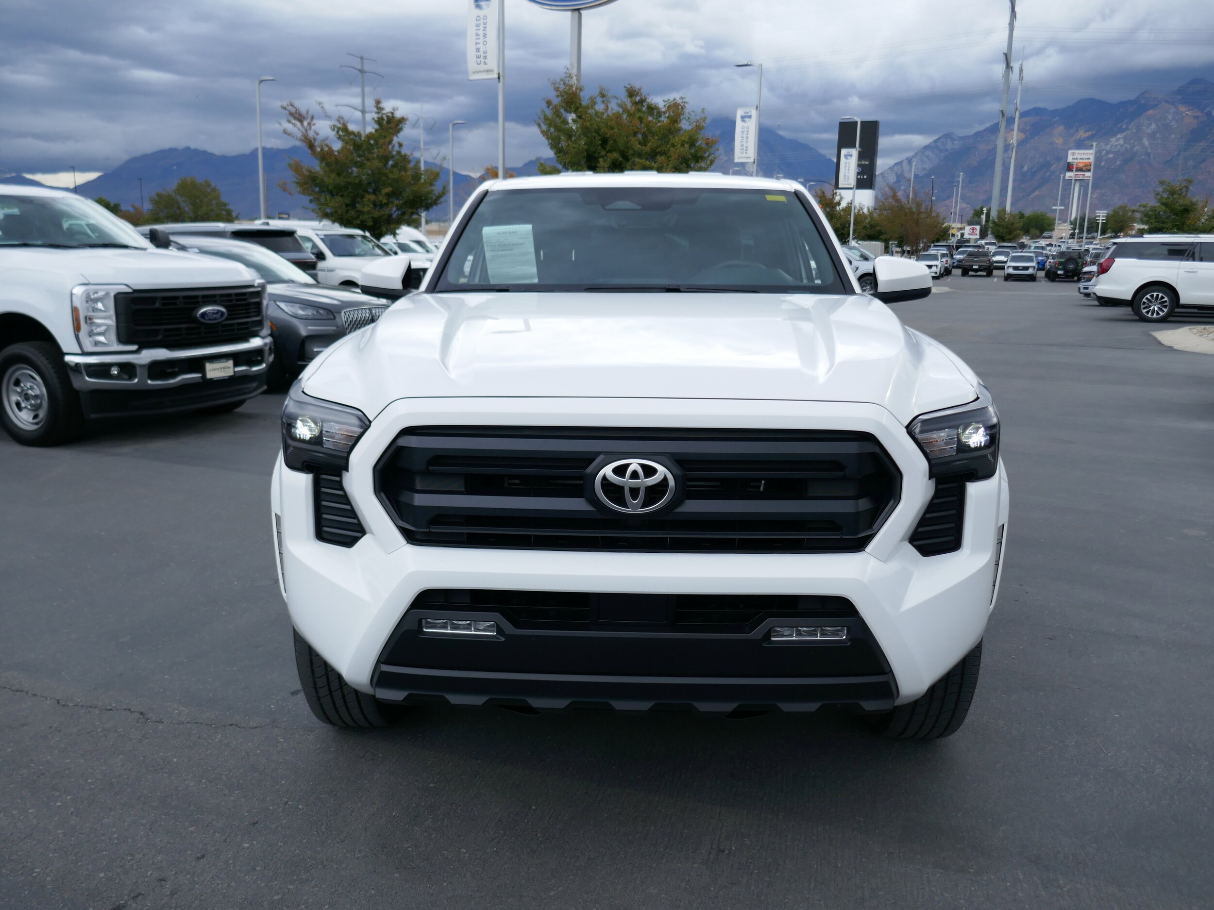 2024 Toyota Tacoma SR5 photo 2