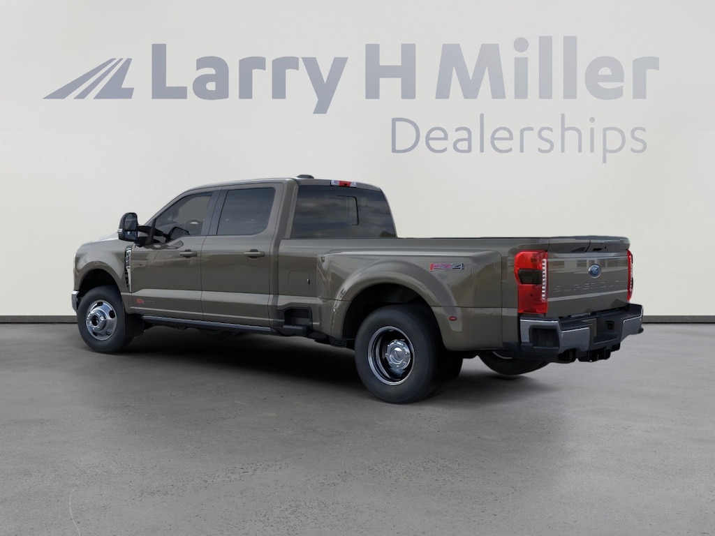 New 2026 Ford Super Duty F-350 DRW LARIAT 4WD Crew Cab 8' Box V8 Engine
