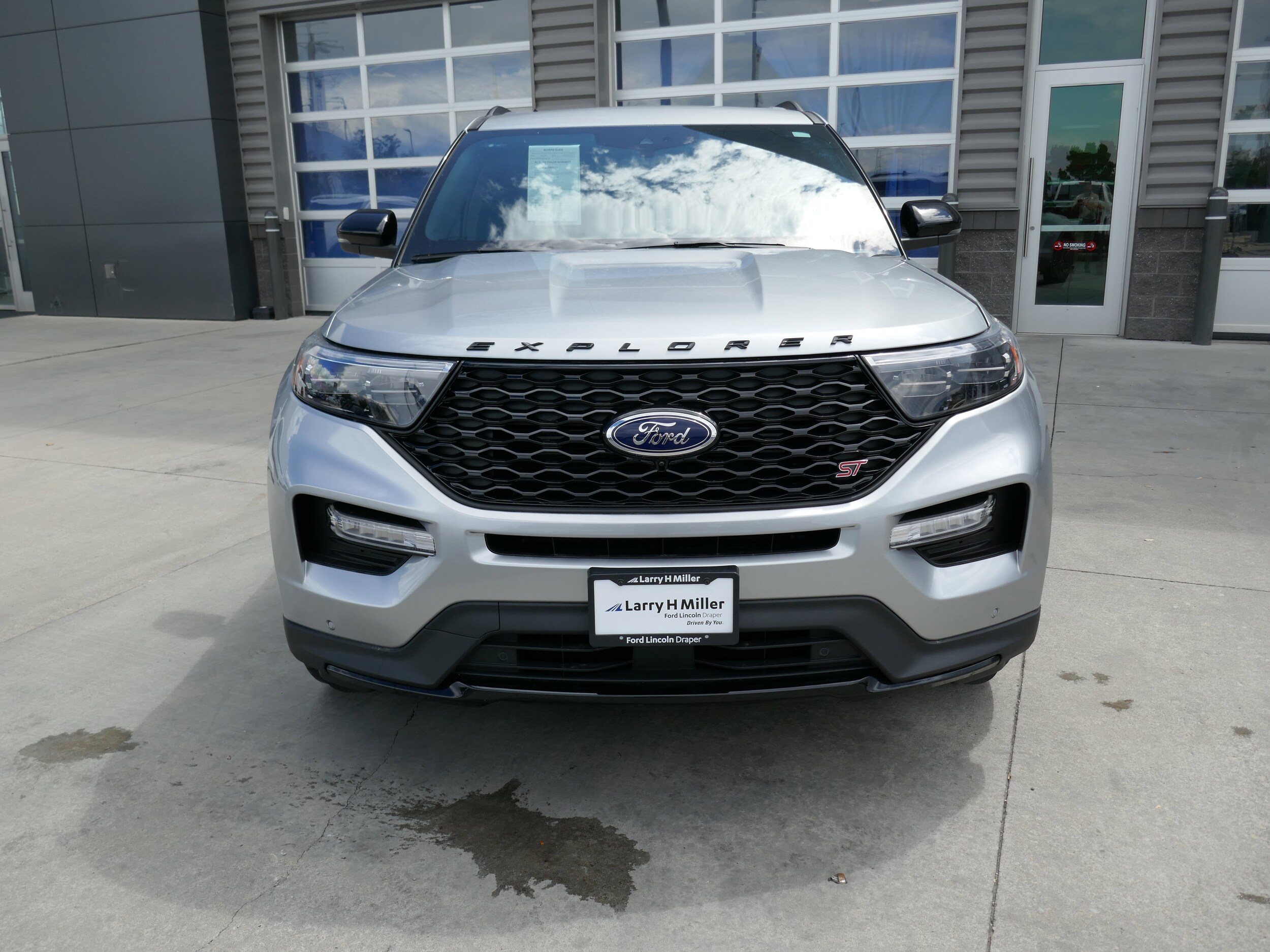 2023 Ford Explorer ST photo 2
