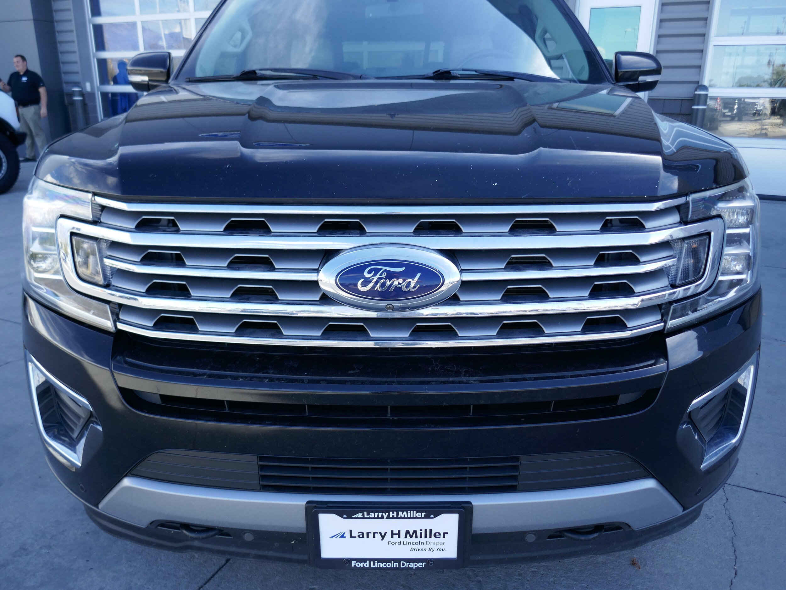 2019 Ford Expedition MAX Limited photo 2