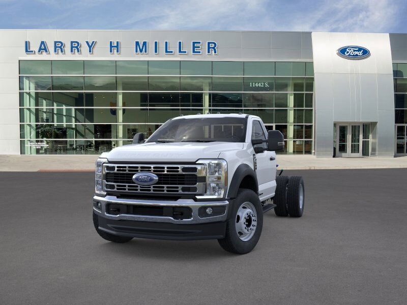 2025 Ford F-600 photo 2