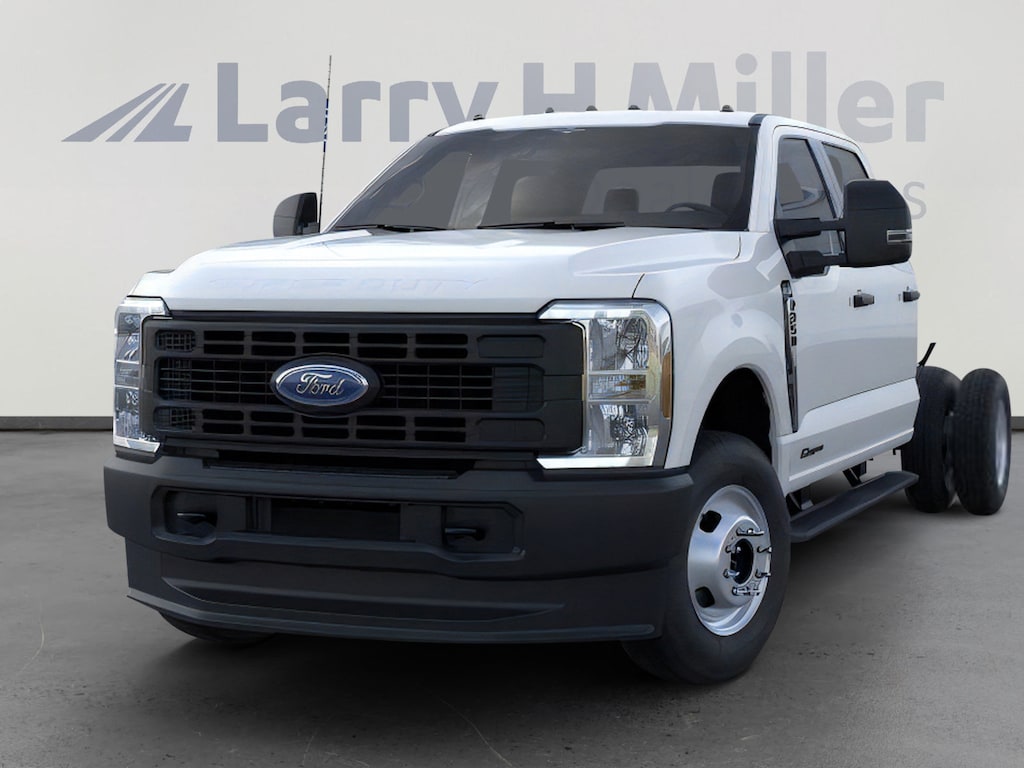 New 2026 Ford Super Duty F-350 DRW XL 4WD Crew Cab 179" WB 60" CA V8 Engine