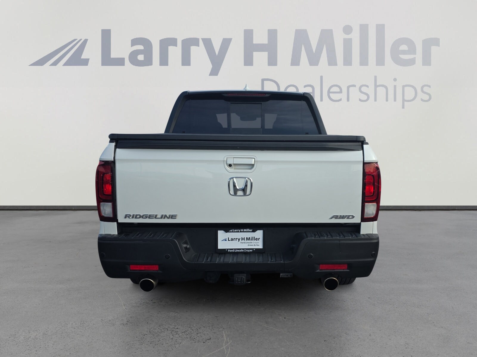 2021 Honda Ridgeline Black Edition photo 2