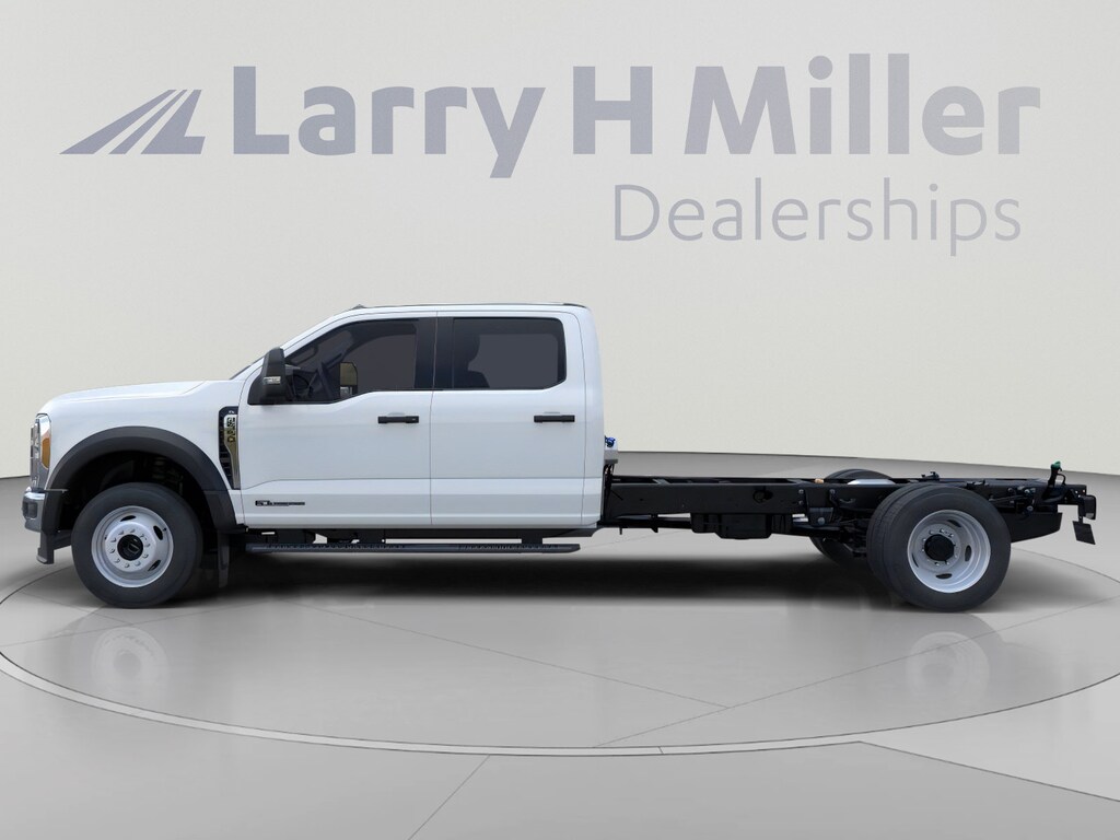New 2026 Ford Super Duty F-550 DRW XL 4WD Crew Cab 203" WB 84" CA V8 Engine