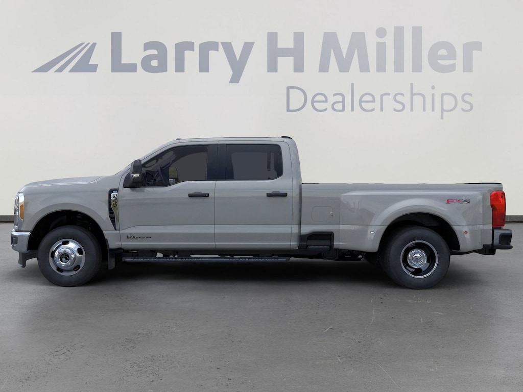 New 2026 Ford Super Duty F-350 DRW XLT 4WD Crew Cab 8' Box V8 Engine