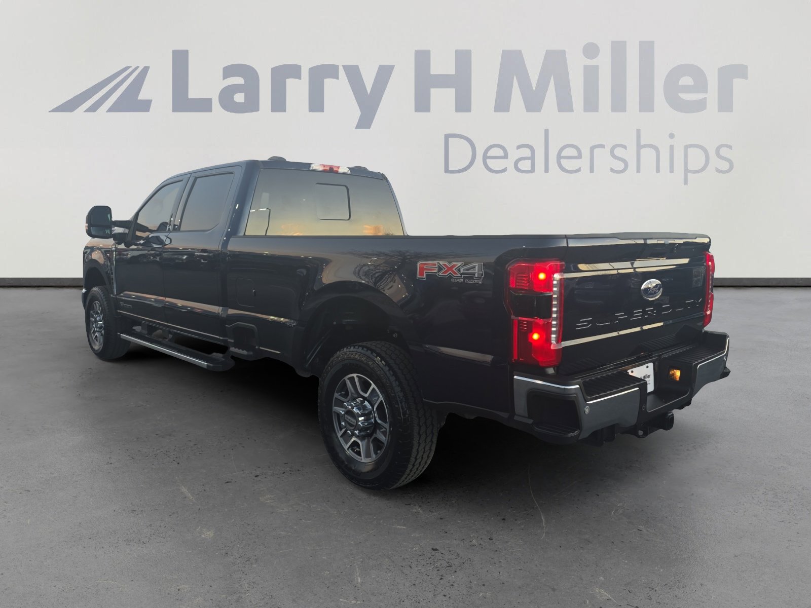 2024 Ford F-350 Lariat photo 2