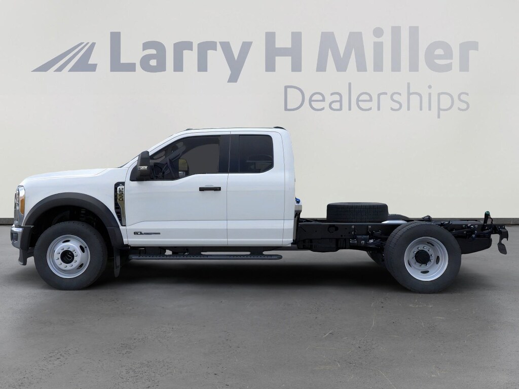 New 2026 Ford Super Duty F-550 DRW XL 4X2 CREW CHAS CAB DRW/203 V8 Engine