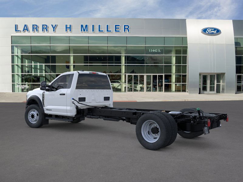 2025 Ford F-600 photo 4