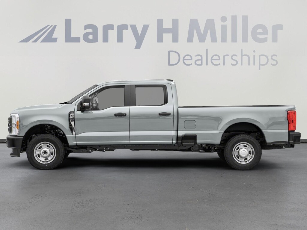 New 2026 Ford Super Duty F-350 SRW Platinum 4WD Crew Cab 6-3/4' Box V8 Engine