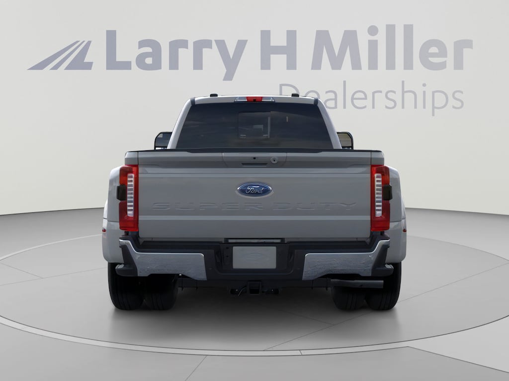 New 2026 Ford Super Duty F-350 DRW LARIAT 4WD Crew Cab 8' Box V8 Engine