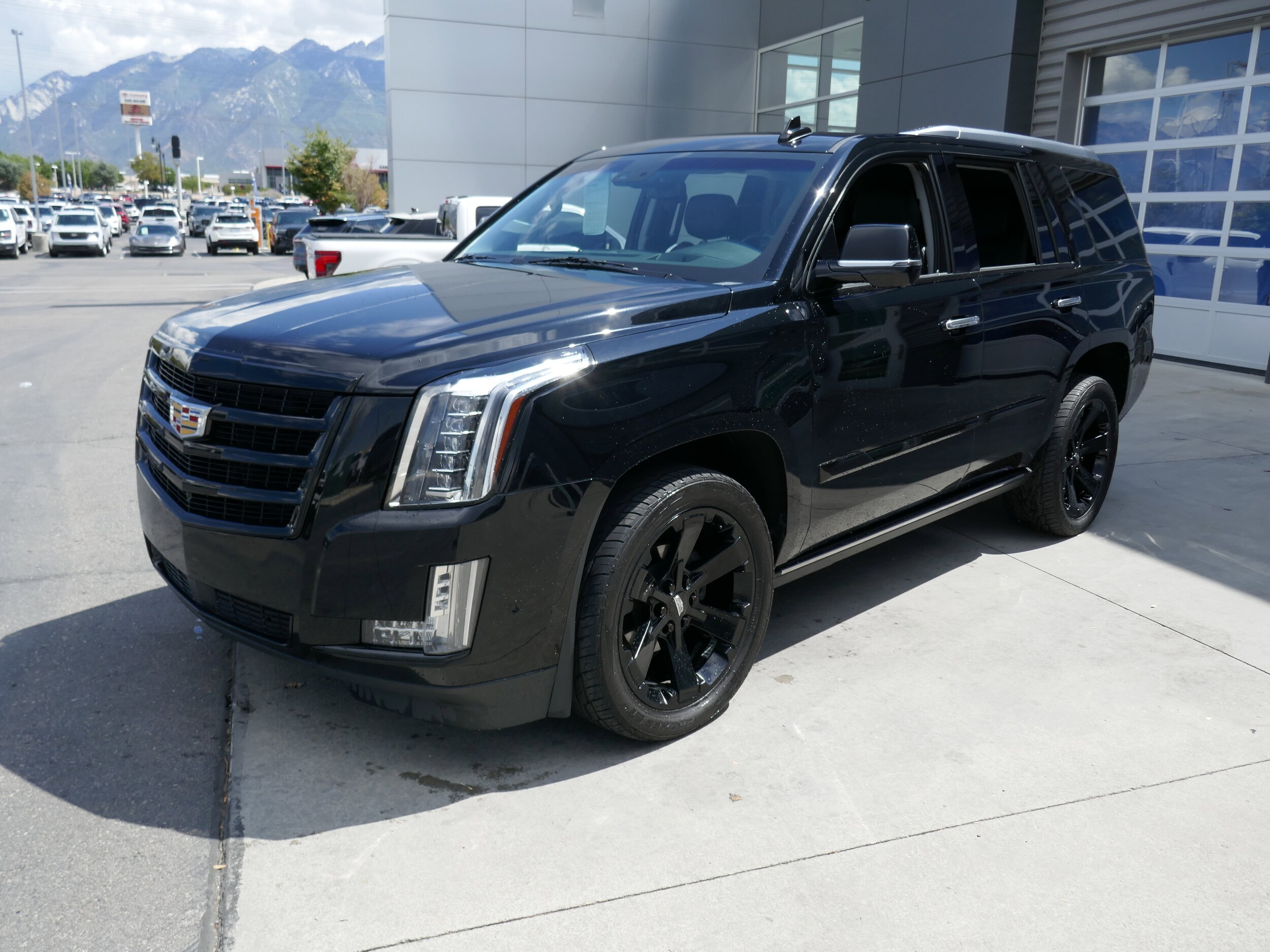 2020 Cadillac Escalade Premium Luxury photo 3