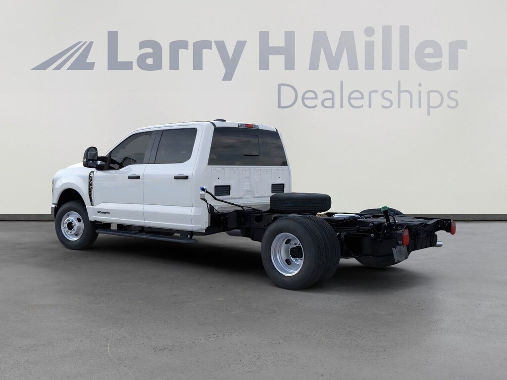 New 2026 Ford Super Duty F-350 DRW XL 4WD Crew Cab 179" WB 60" CA V8 Engine