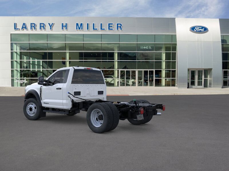 2025 Ford F-600 photo 4
