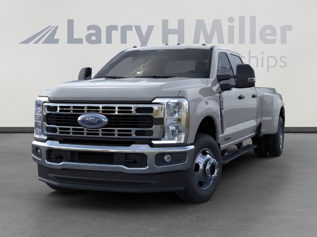 New 2026 Ford Super Duty F-350 DRW XLT 4WD Crew Cab 8' Box V8 Engine