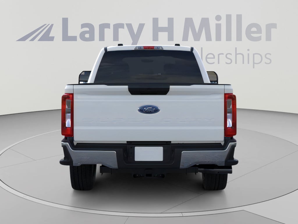 New 2026 Ford Super Duty F-350 SRW XLT 4WD Crew Cab 6-3/4' Box V8 Engine