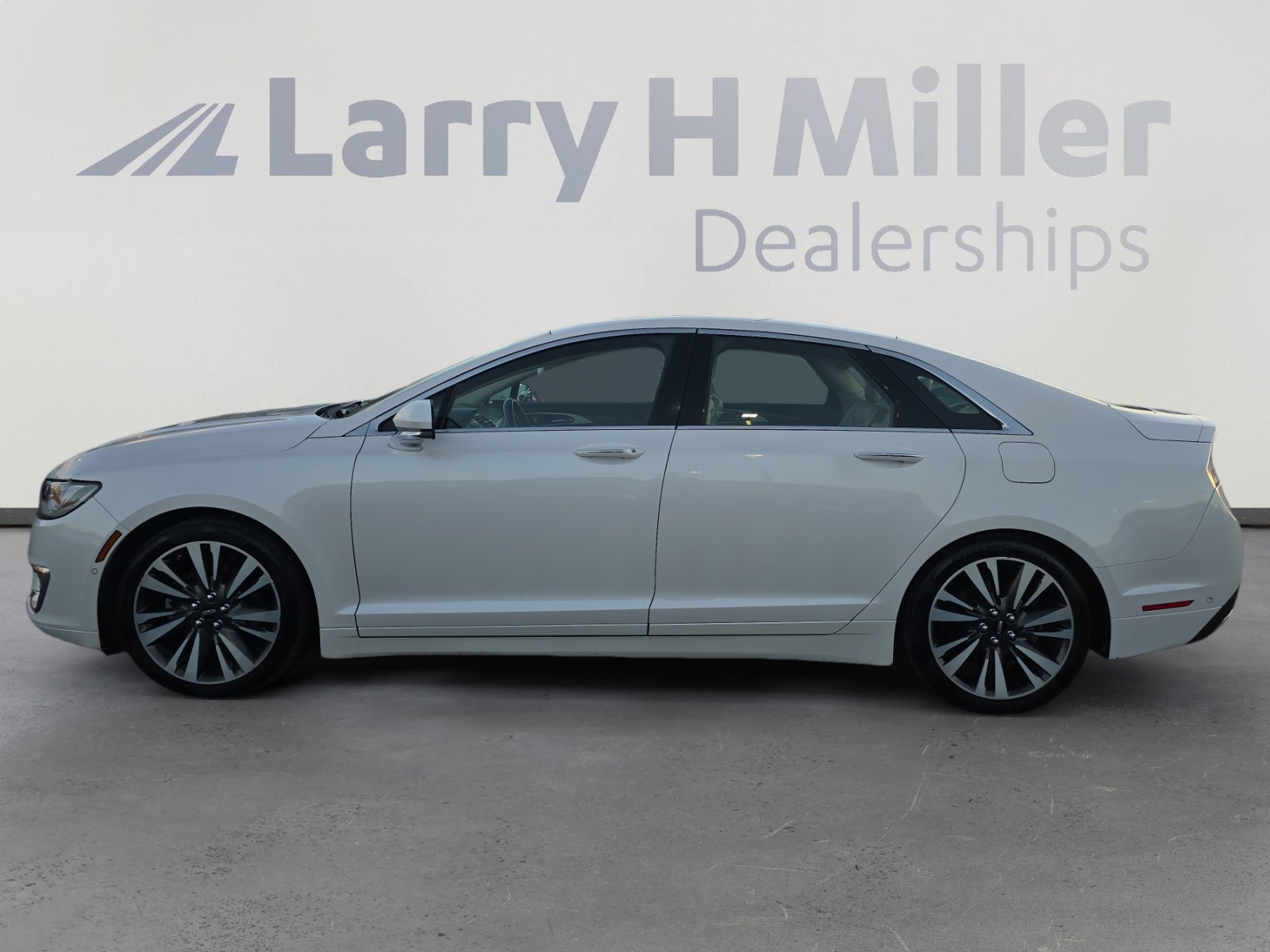 2017 Lincoln MKZ Hybrid Select photo 2