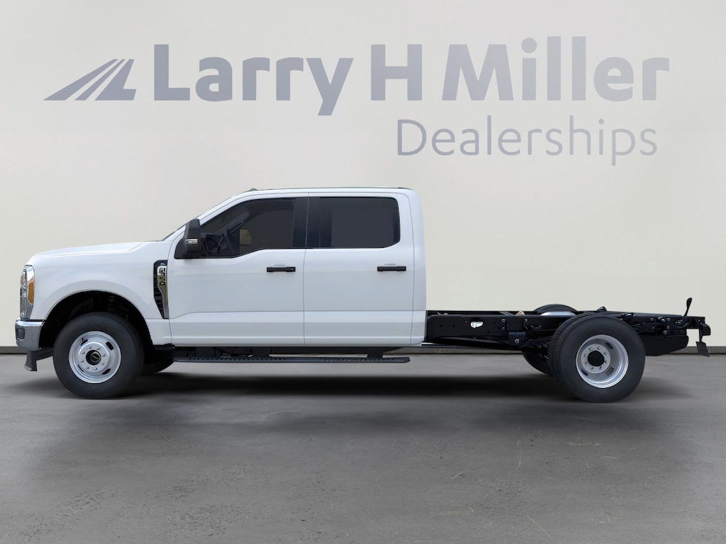 New 2026 Ford Super Duty F-350 DRW XL 4WD Crew Cab 179" WB 60" CA V8 Engine