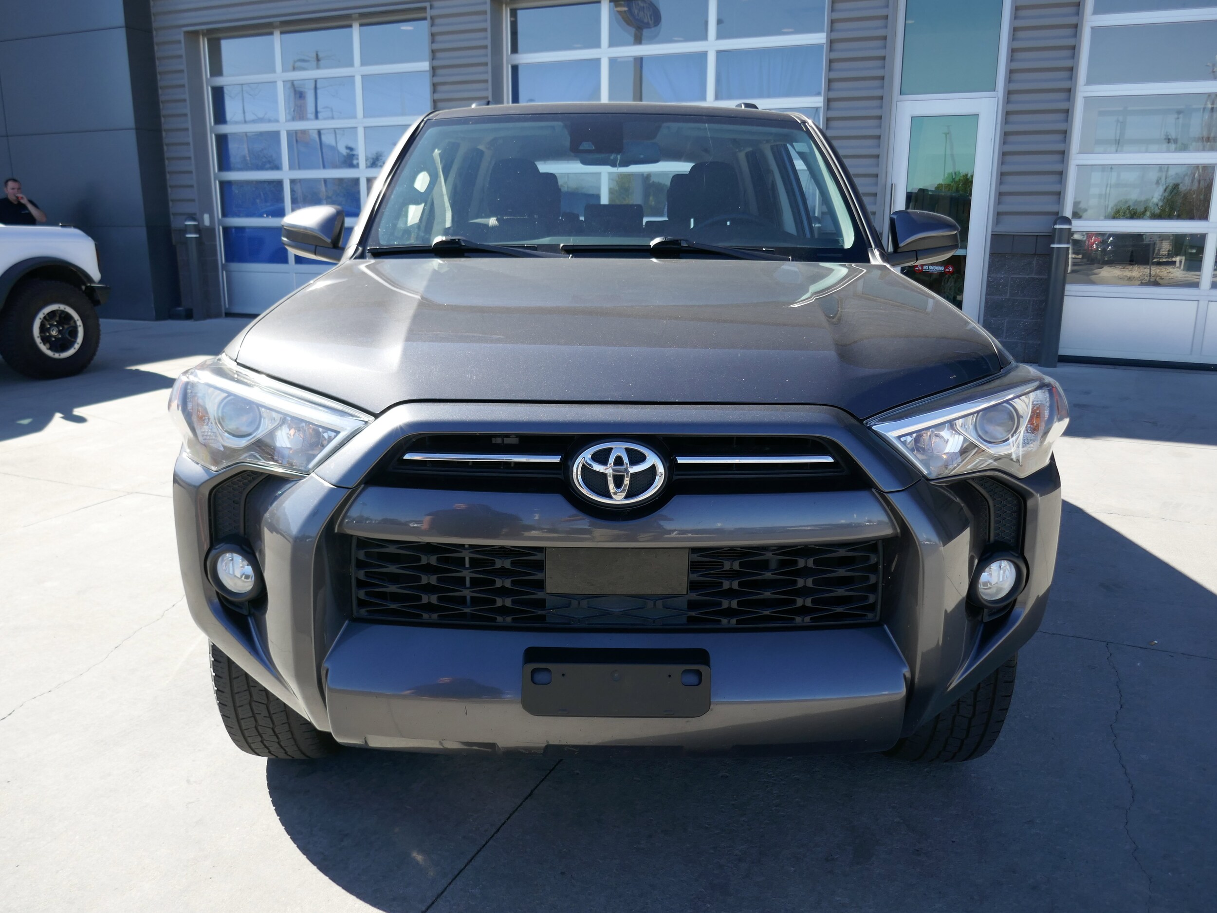 2020 Toyota 4Runner SR5 photo 2
