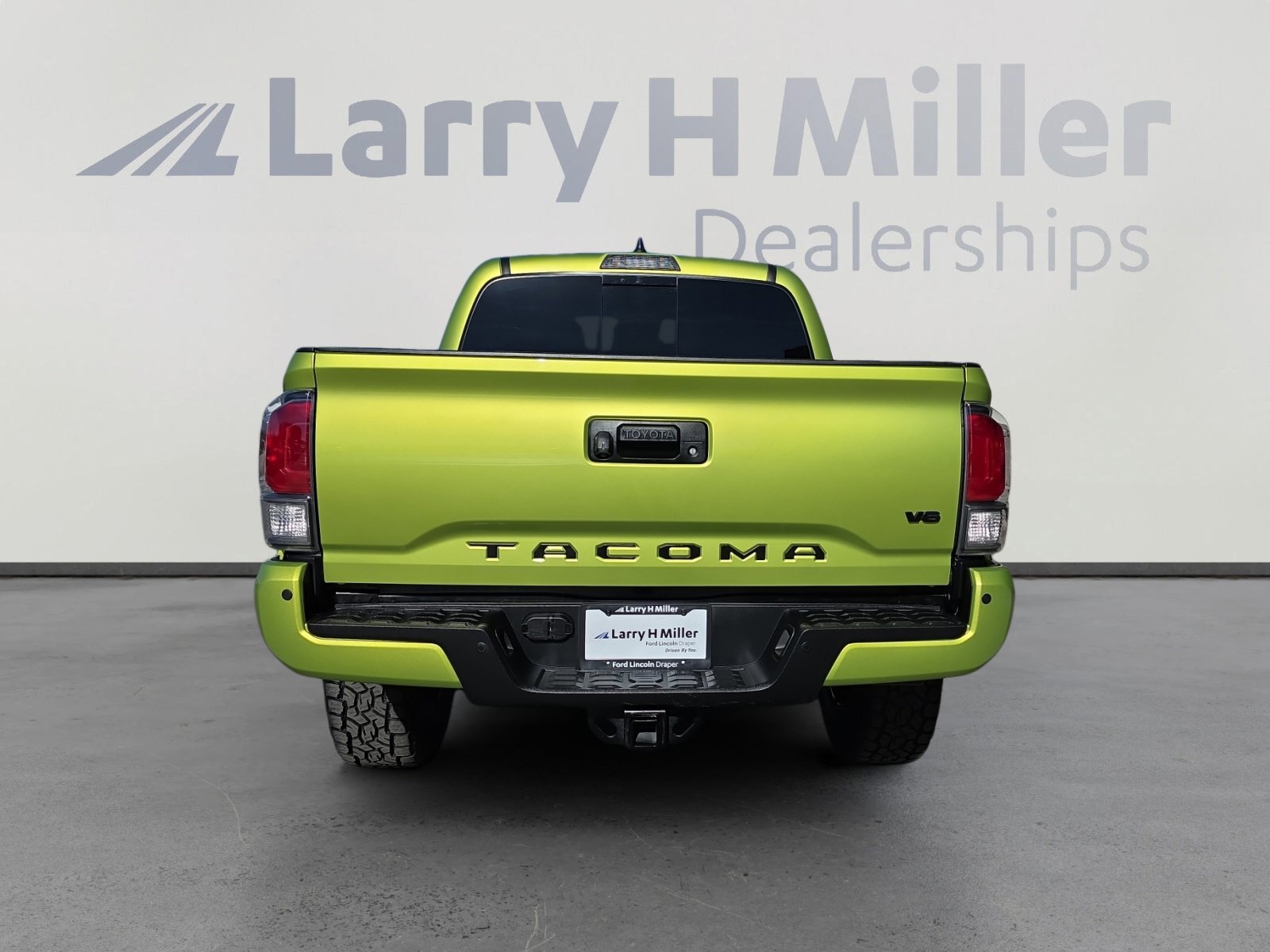 2023 Toyota Tacoma TRD Off-Road photo 3