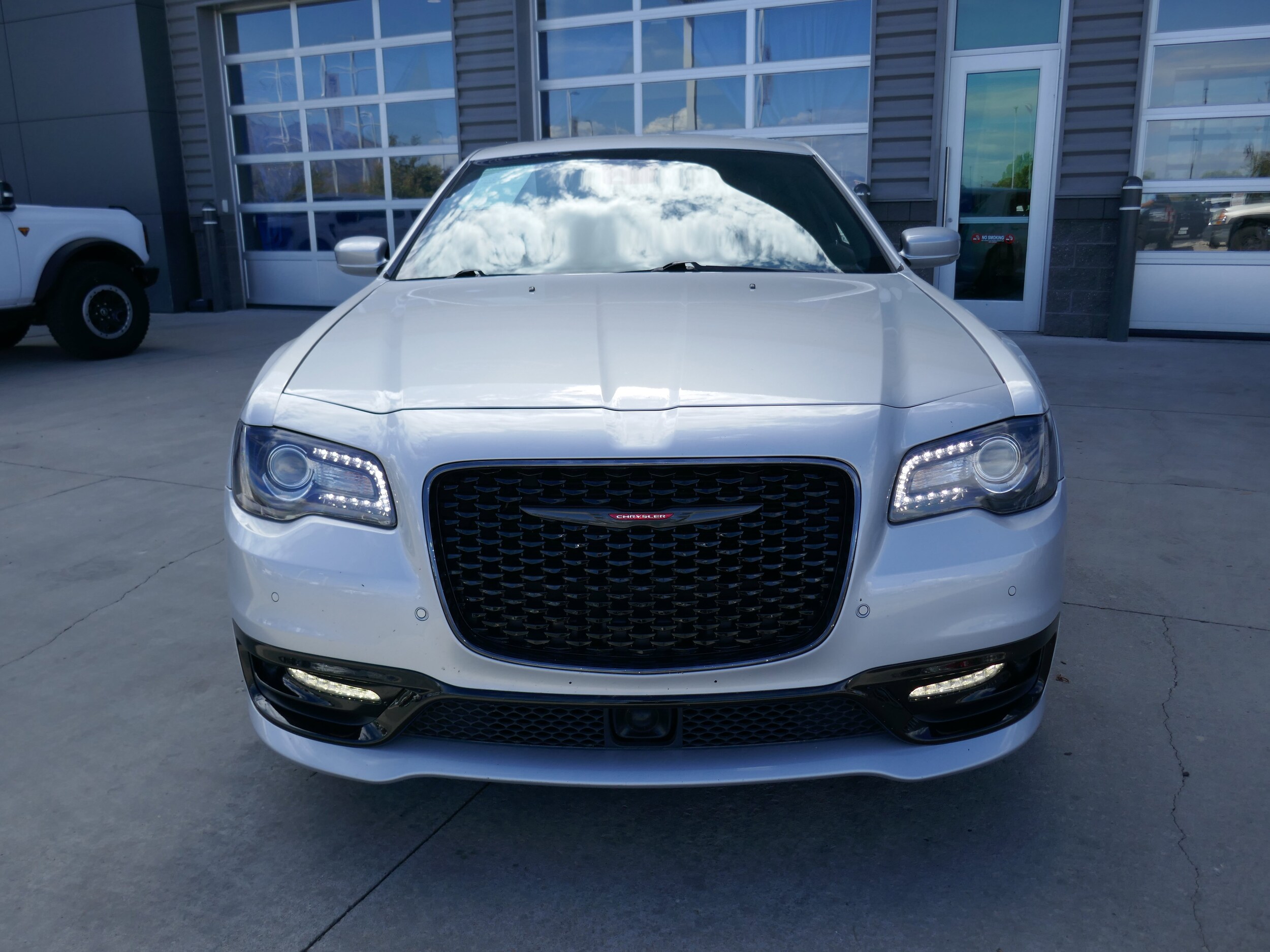 2021 Chrysler 300 photo 2
