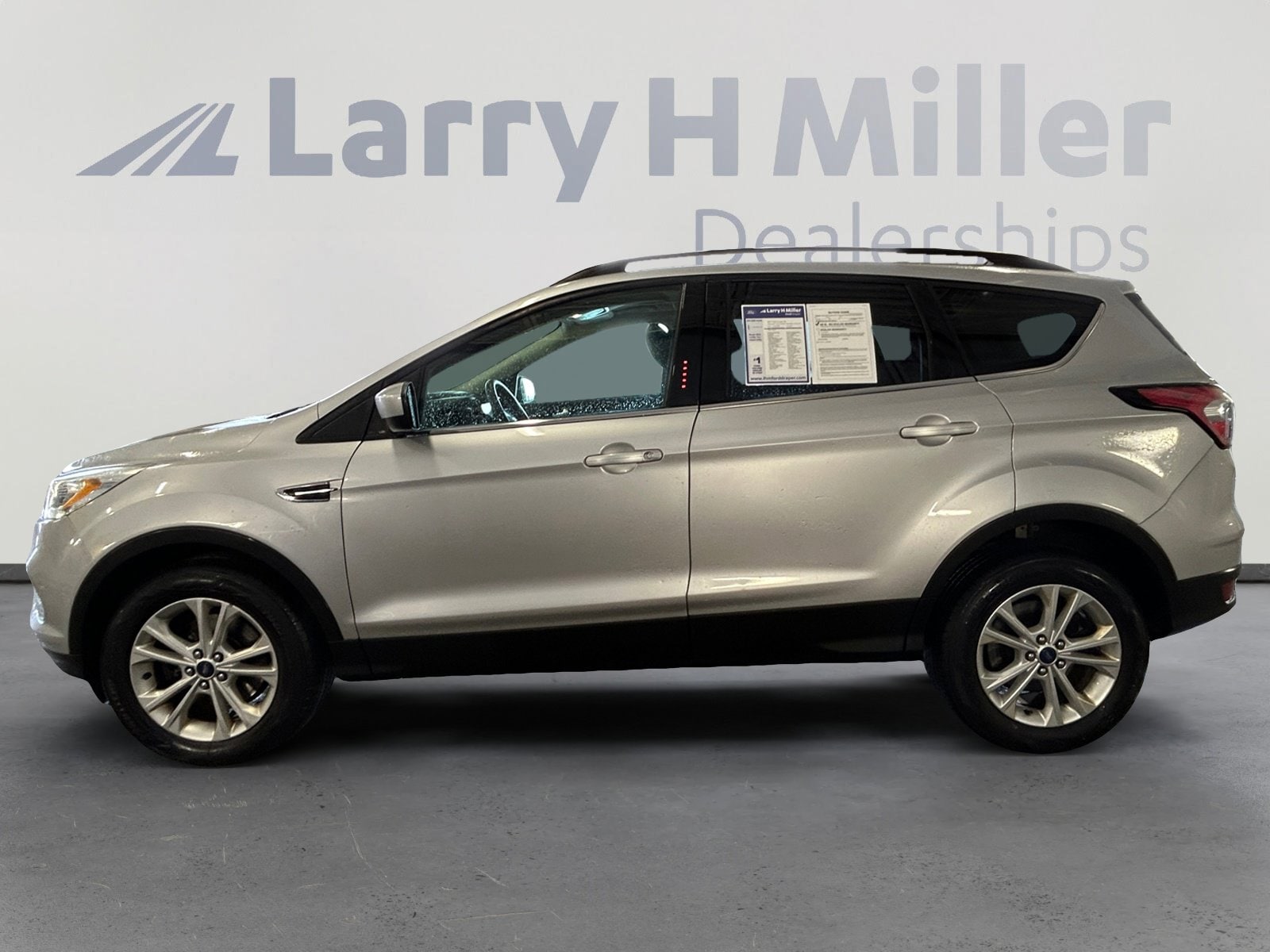 Used 2017 Ford Escape SE with VIN 1FMCU9G95HUE38216 for sale in Draper, UT