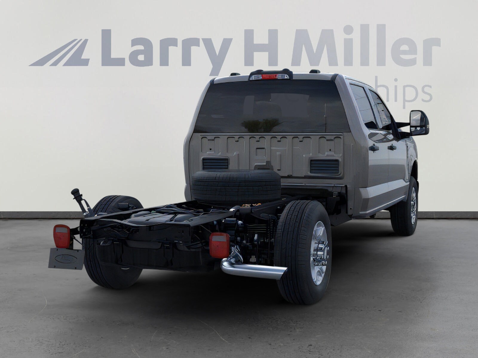 2025 Ford F-350 Super Duty Chassis Cab XLT - Photo 8