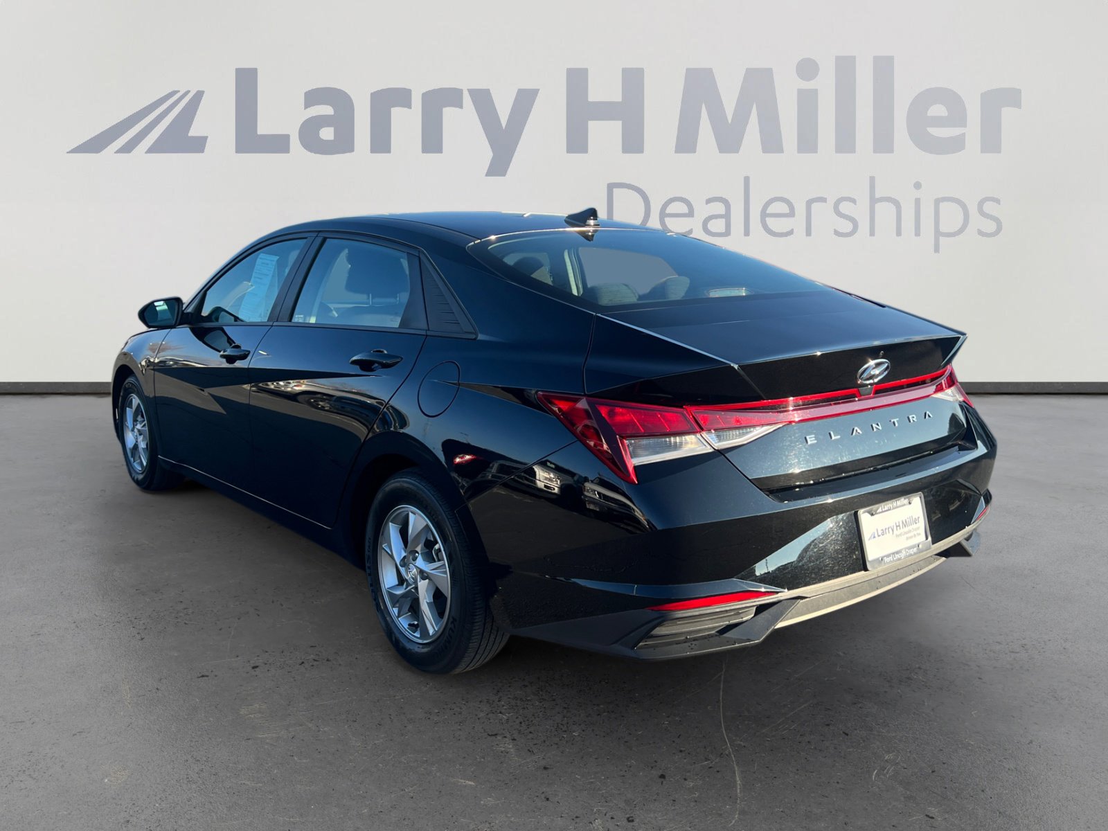 2022 Hyundai Elantra SE photo 3