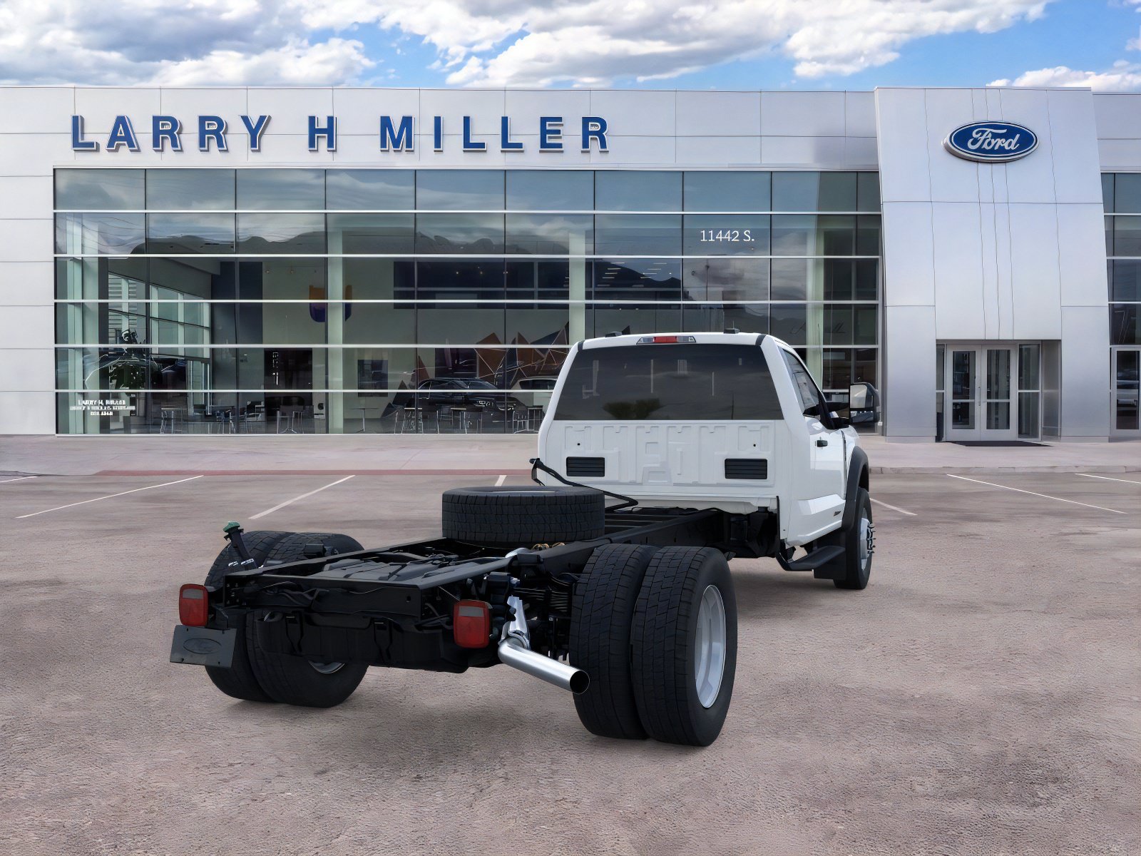2025 Ford F-550 Super Duty Chassis Cab XL - Photo 8