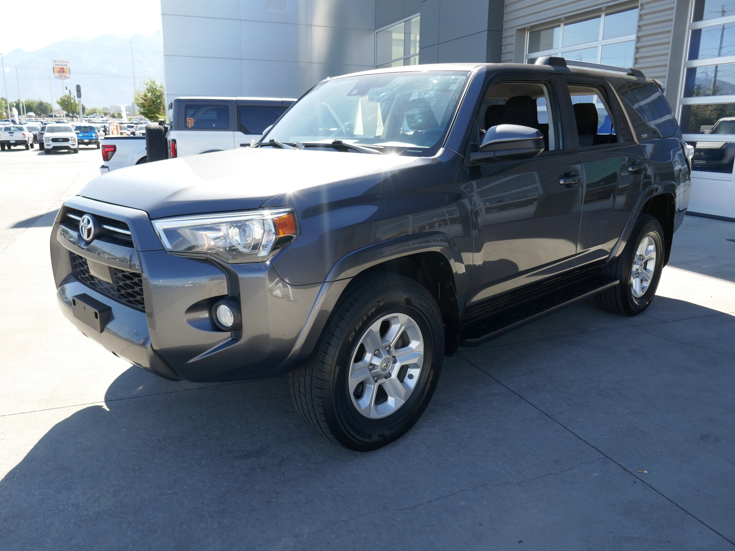 2020 Toyota 4Runner SR5 photo 4