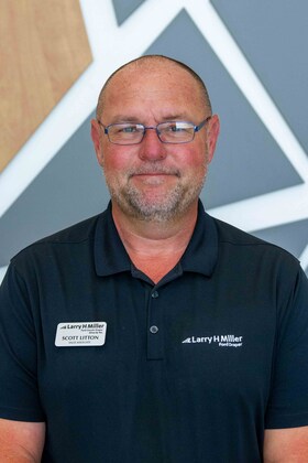 Staff member Scott Litton from ID_94c906440d52