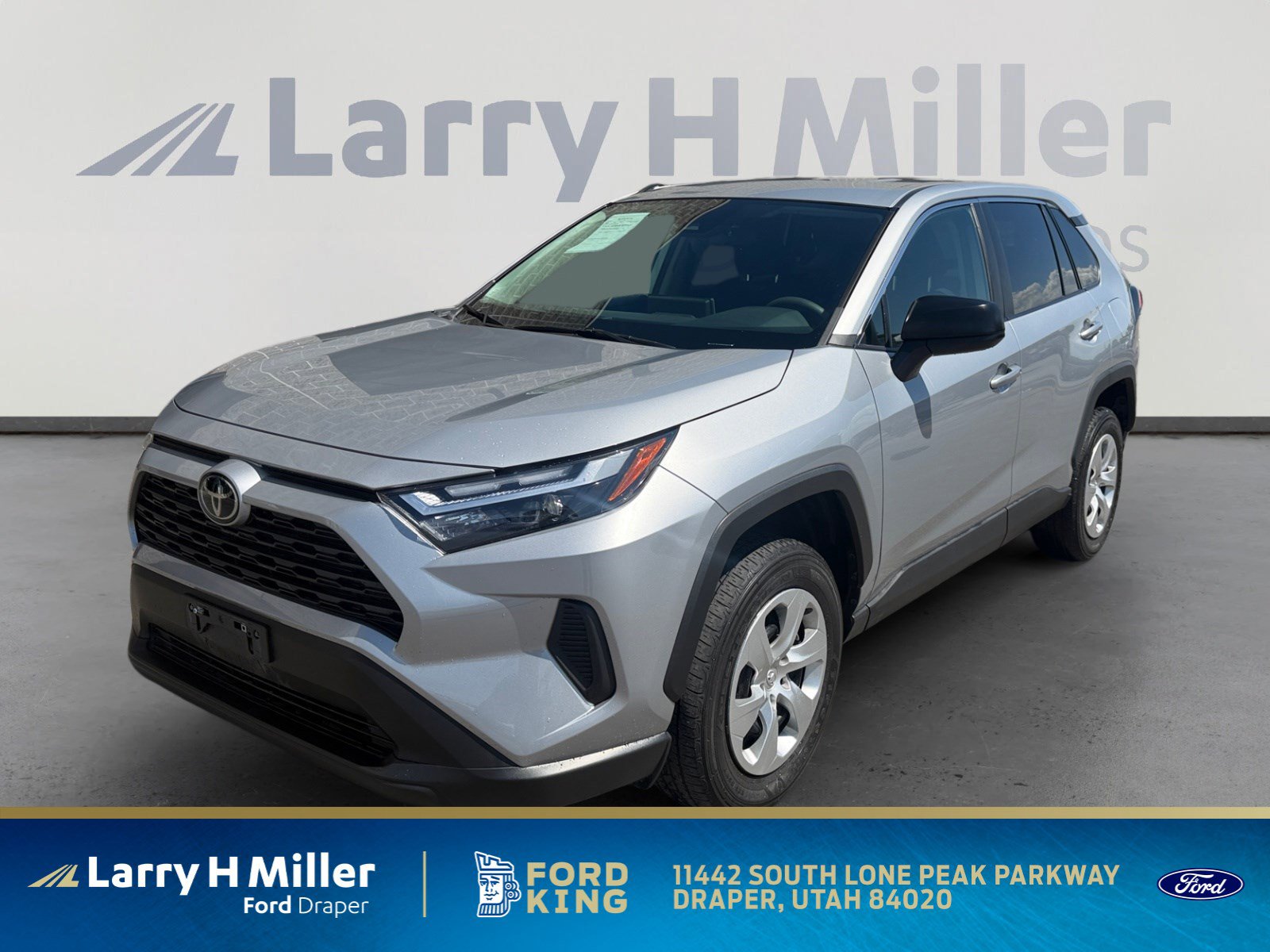 2023 Toyota RAV4 LE AWD's photo