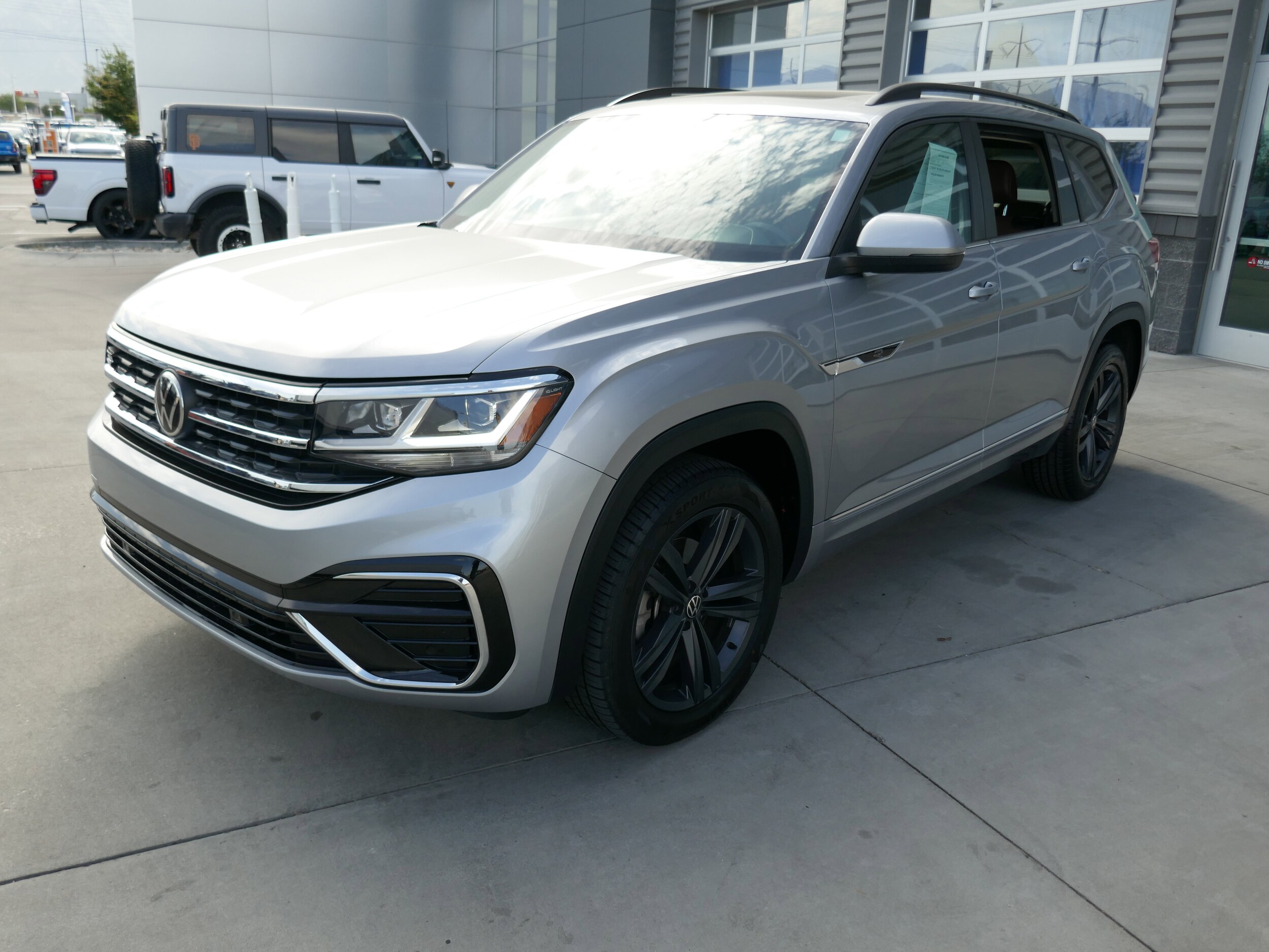 2021 Volkswagen Atlas V6 SE Technology R-Line photo 3