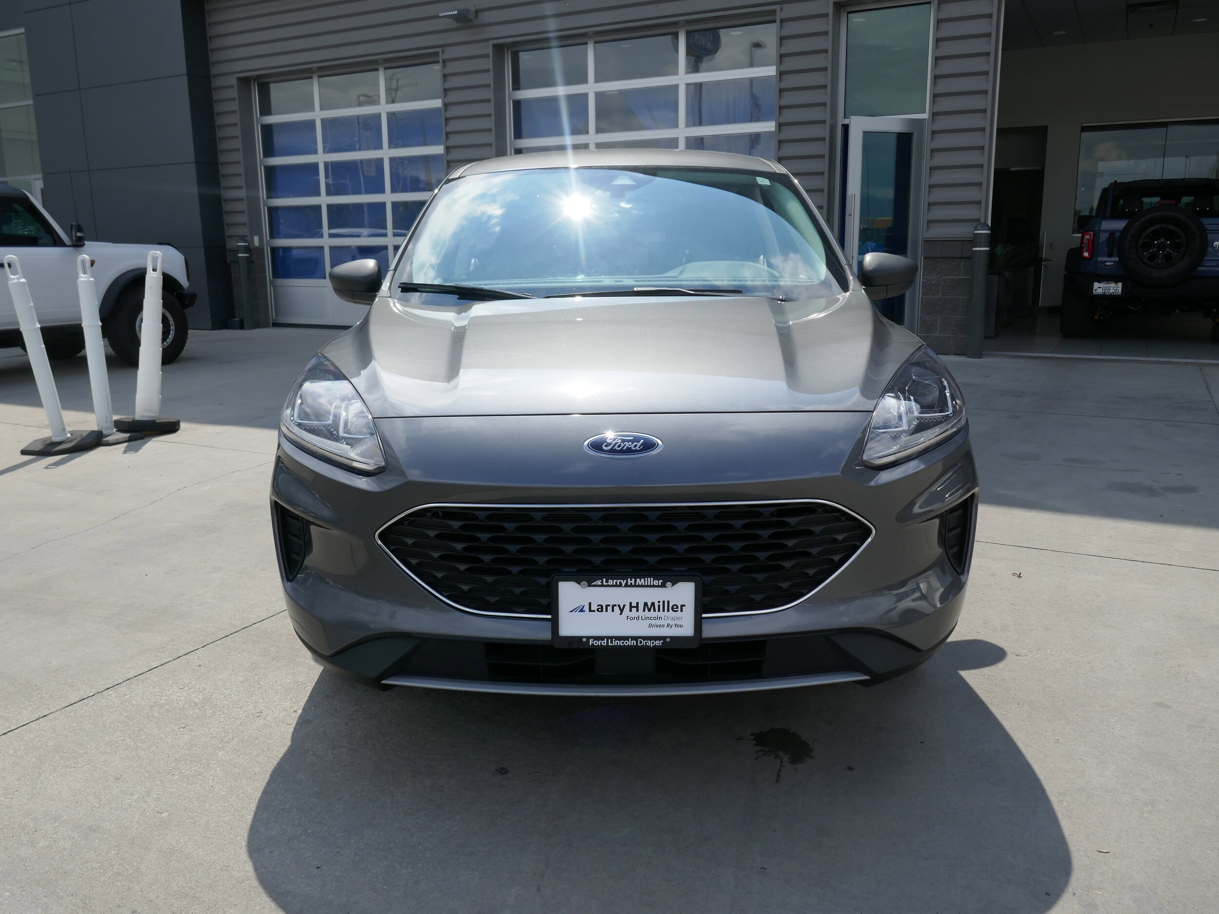 2022 Ford Escape SE Hybrid photo 2